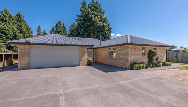 8 Russell Street, Darfield