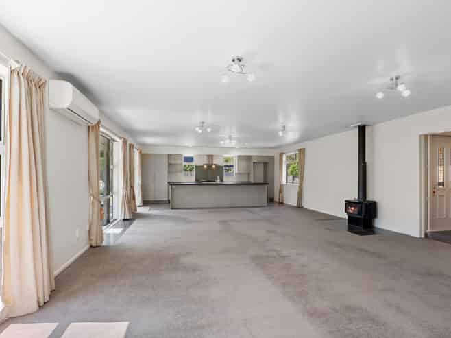 8 Russell Street, Darfield