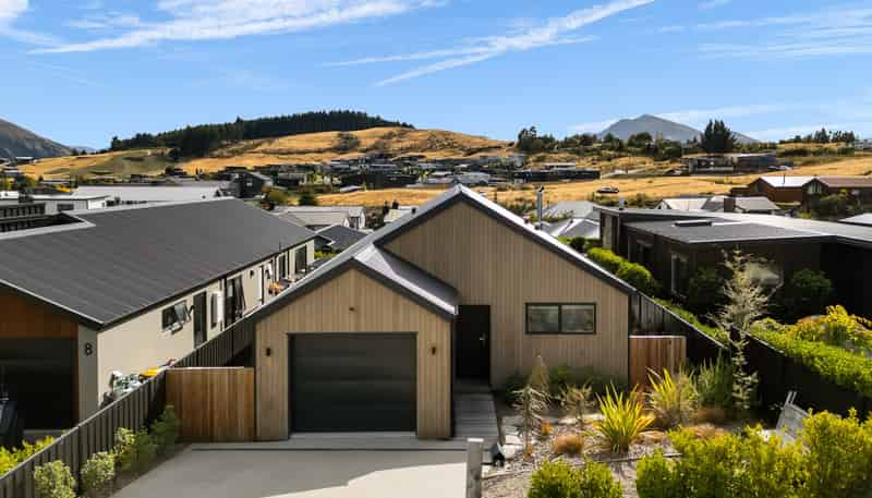 6 McNeil Crescent, Wanaka