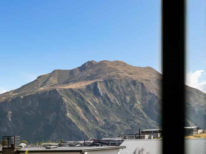 6 McNeil Crescent, Wanaka