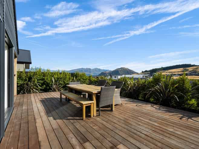 6 McNeil Crescent, Wanaka