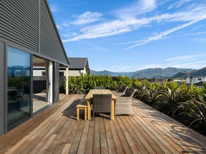 6 McNeil Crescent, Wanaka