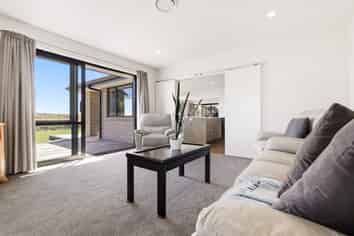 1 Glendas Way, Acacia Bay