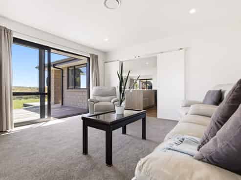 1 Glendas Way, Acacia Bay
