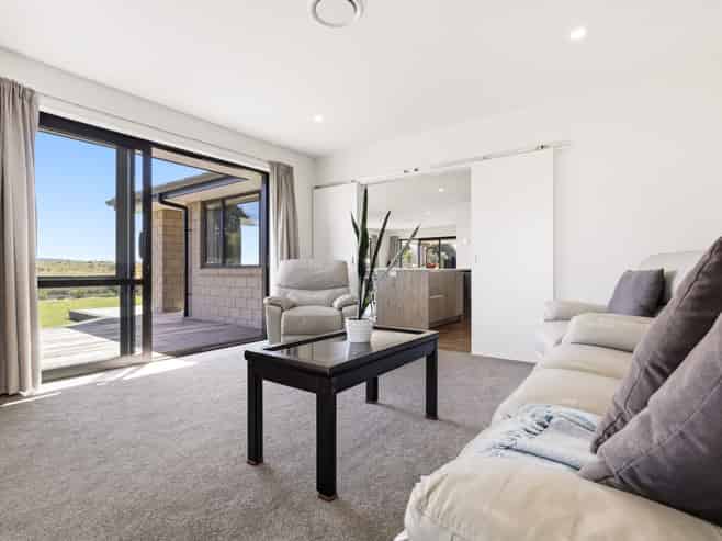 1 Glendas Way, Acacia Bay