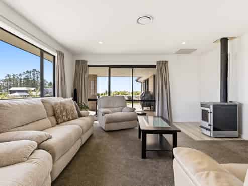 1 Glendas Way, Acacia Bay
