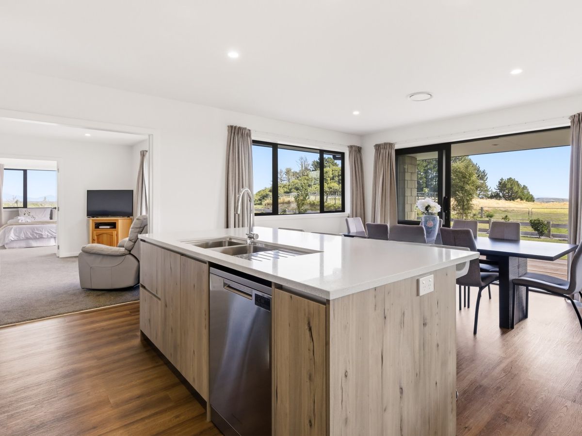 1 Glendas Way, Acacia Bay, Taupo, Central North Island - Photo 3