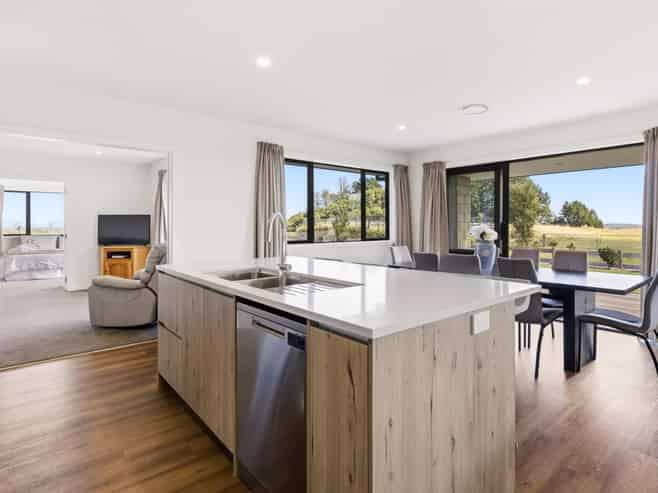 1 Glendas Way, Acacia Bay