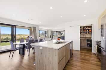 1 Glendas Way, Acacia Bay