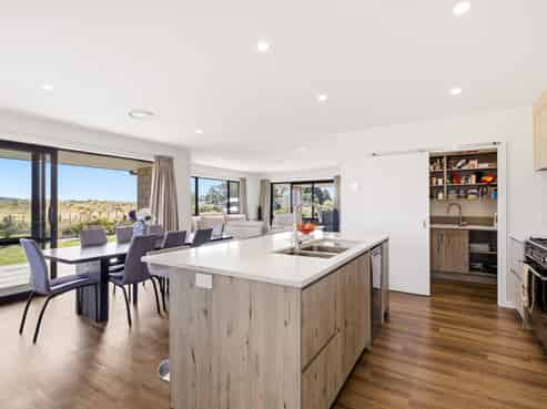 1 Glendas Way, Acacia Bay