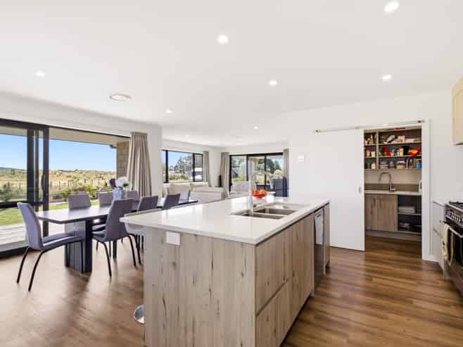 1 Glendas Way, Acacia Bay