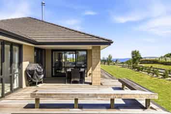 1 Glendas Way, Acacia Bay