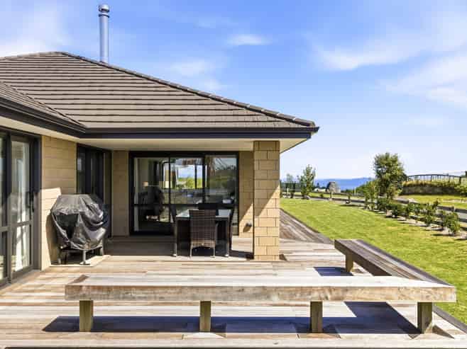 1 Glendas Way, Acacia Bay