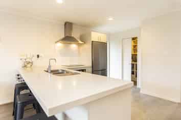 2/274  Burwood Road , Burwood