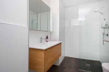 2E/22 Fleet Street, Eden Terrace