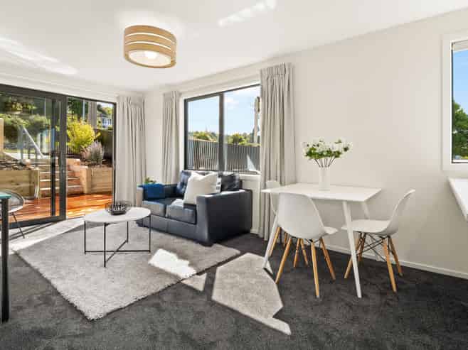 7 Parkside Avenue, Caversham