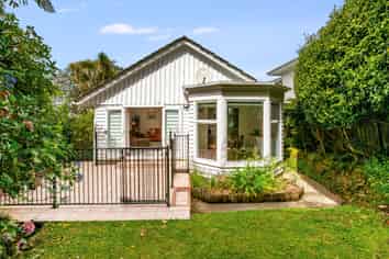 48 Homewood Crescent, Karori