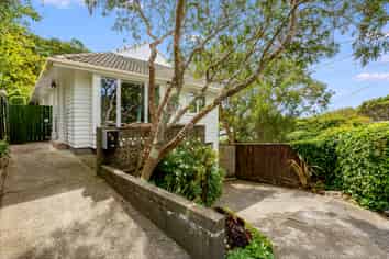 48 Homewood Crescent, Karori