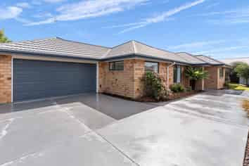 18 Mollymawk Place, Woolston