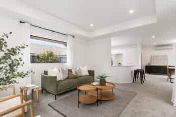 18 Mollymawk Place, Woolston