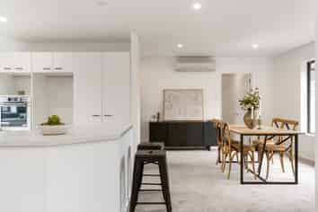 18 Mollymawk Place, Woolston