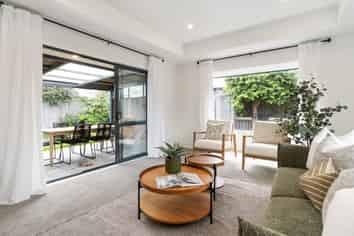 18 Mollymawk Place, Woolston