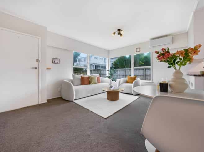 2/40 Cheval Drive, Totara Vale