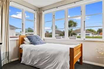 19 Pitcairn Crescent, Bryndwr