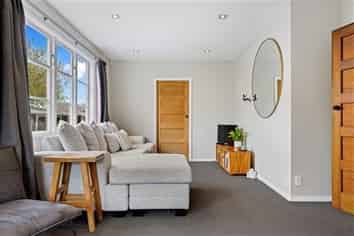 19 Pitcairn Crescent, Bryndwr