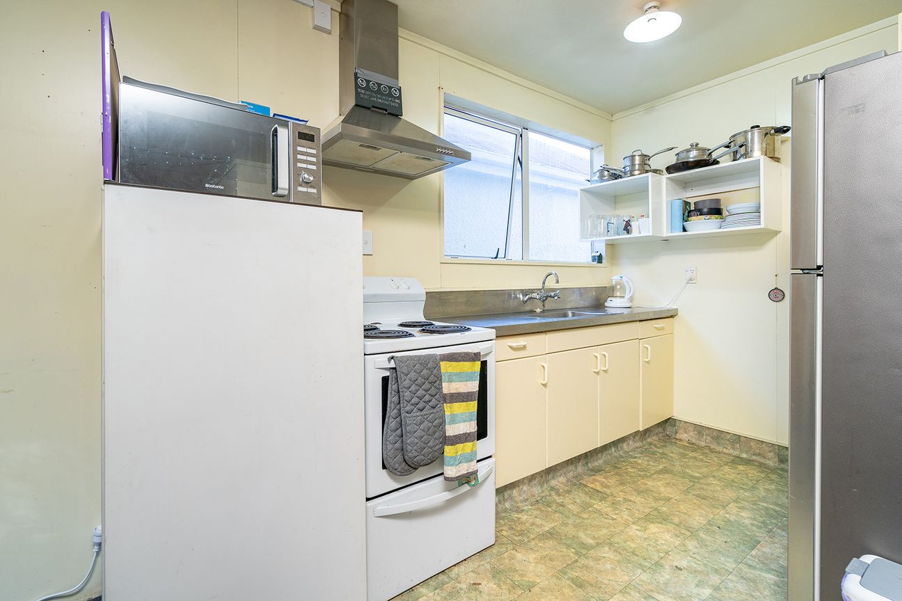 5-bedroom flat on Lovelock - Available Now - Widok 3