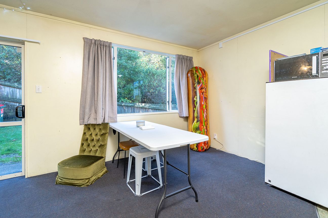 5-bedroom flat on Lovelock - Available Now - Widok 5