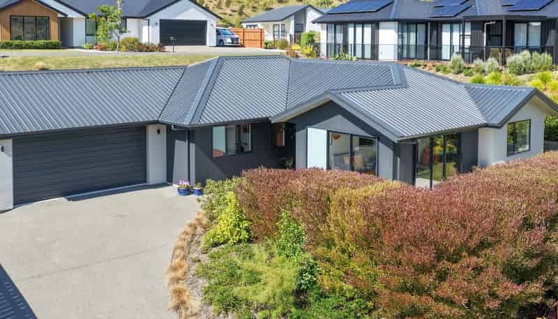 59 Sunningdale Drive, STOKE