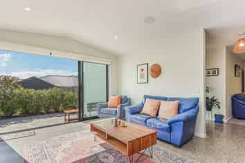 59 Sunningdale Drive, STOKE