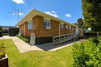 25A Cedar Grove, Matua