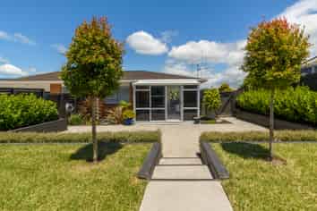 25A Cedar Grove, Matua