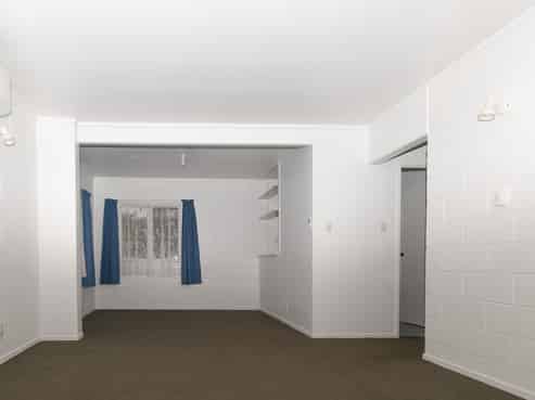 2/256 Don Buck Road, Massey