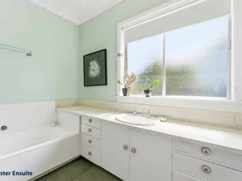 21 Riverbank Road, Okoia