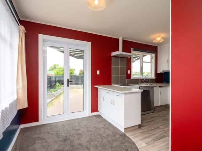 190 Maxwell Road , Redwoodtown