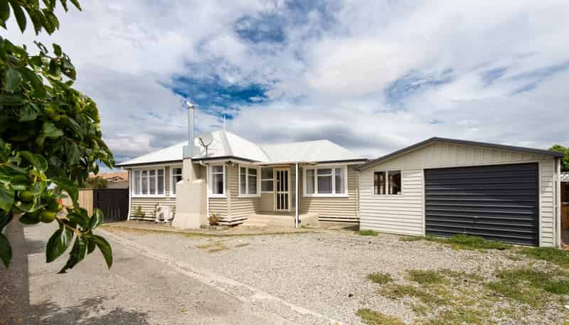 190 Maxwell Road , Redwoodtown