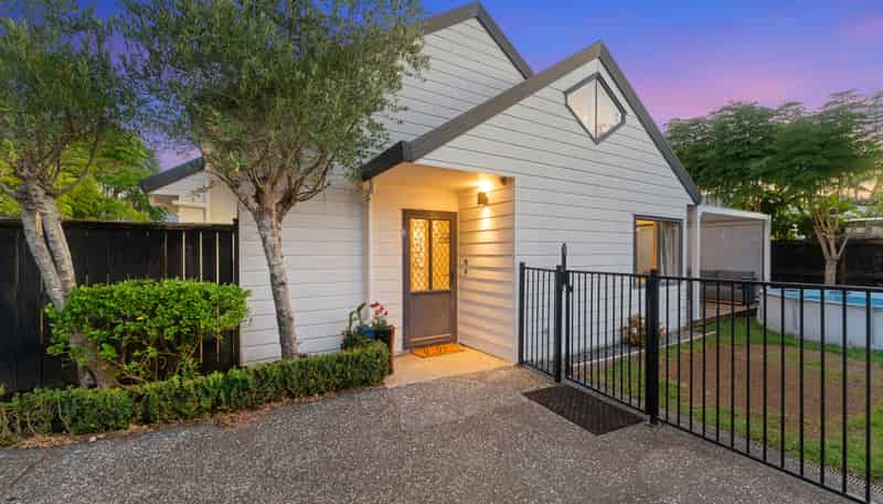 2/8 Phillip Parade, Forrest Hill