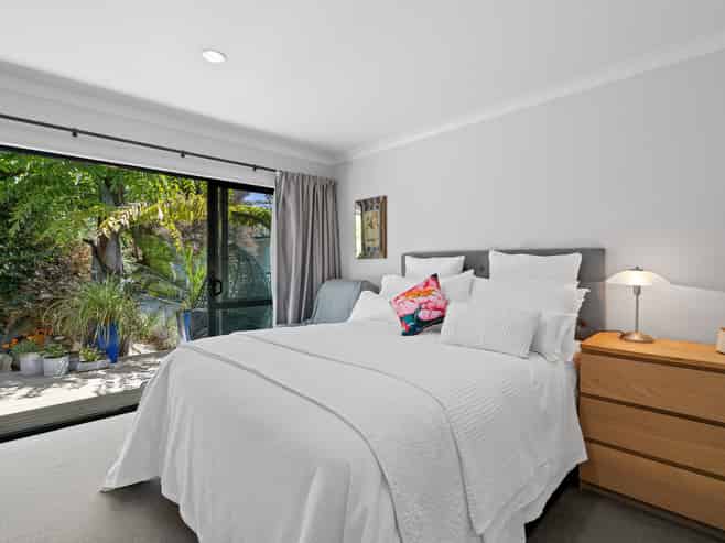 18 KO PLACE, Pyes Pa