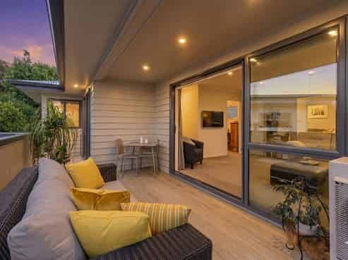 18 KO PLACE, Pyes Pa