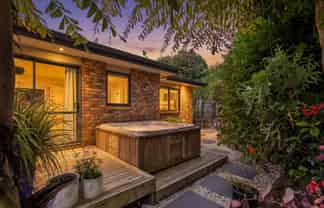 18 KO PLACE, Pyes Pa