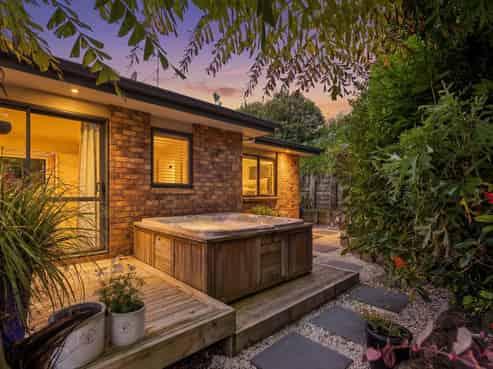 18 KO PLACE, Pyes Pa