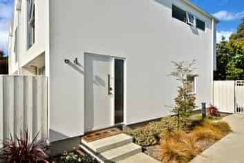 6/24 Dampier Street, Woolston