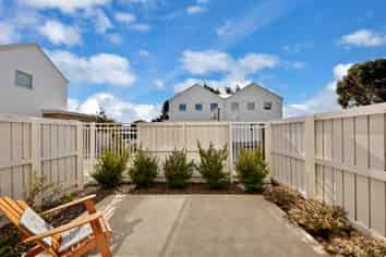 6/24 Dampier Street, Woolston