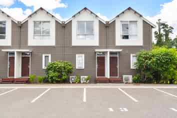13/1420 Hamurana Road, Mourea