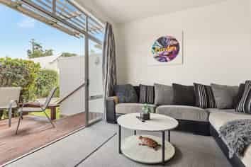 13/1420 Hamurana Road, Mourea