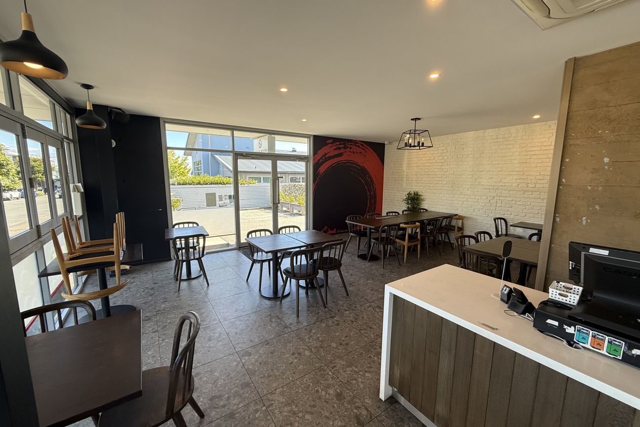 Prime queen street hospitality opportunity - Fler
