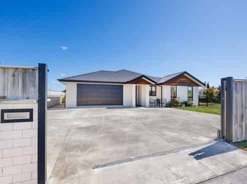 147 Pharazyn Street, Feilding